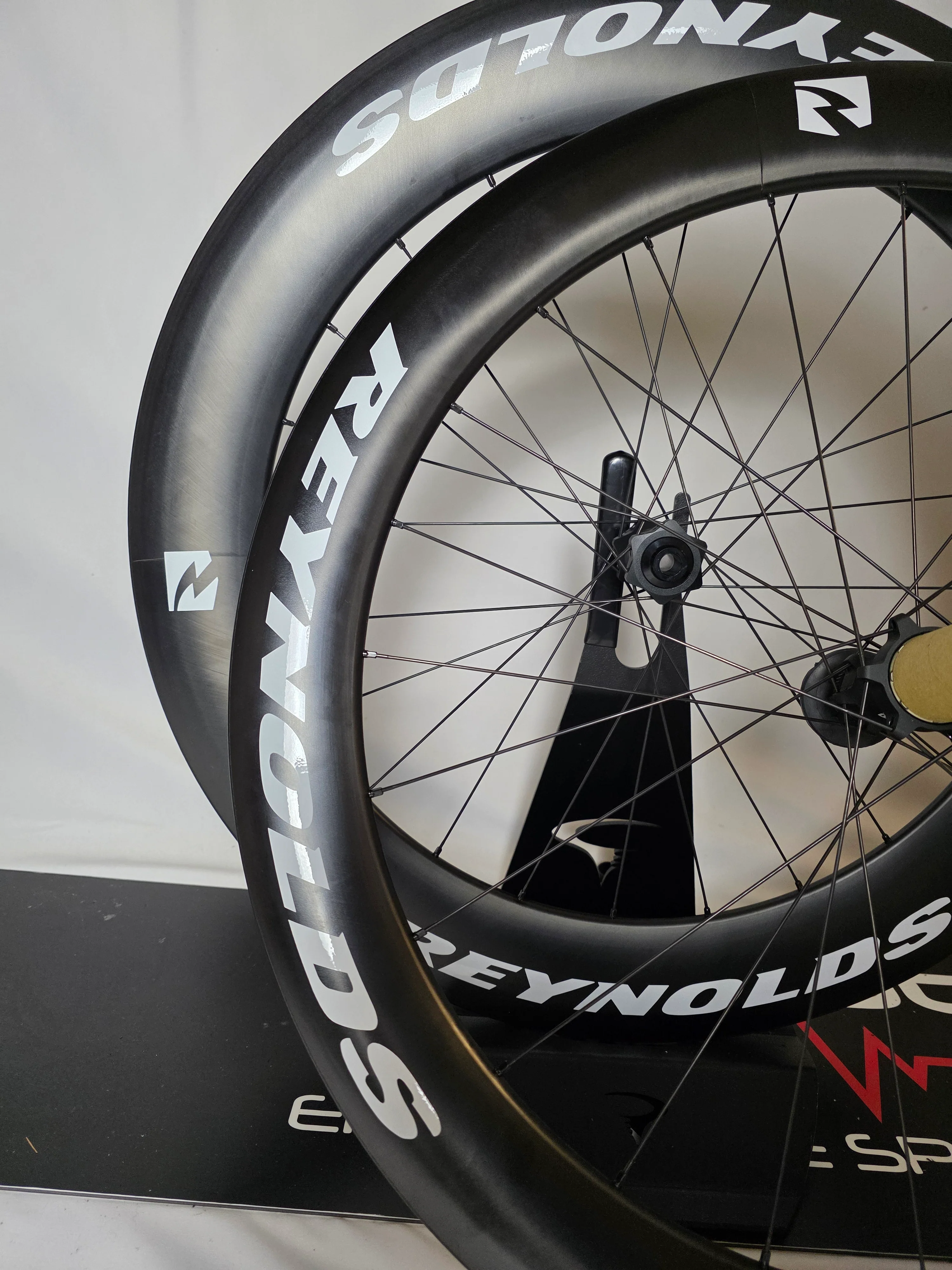 Reynolds AR60 Wheelset (Black, White, No Decals Options) - Image 9