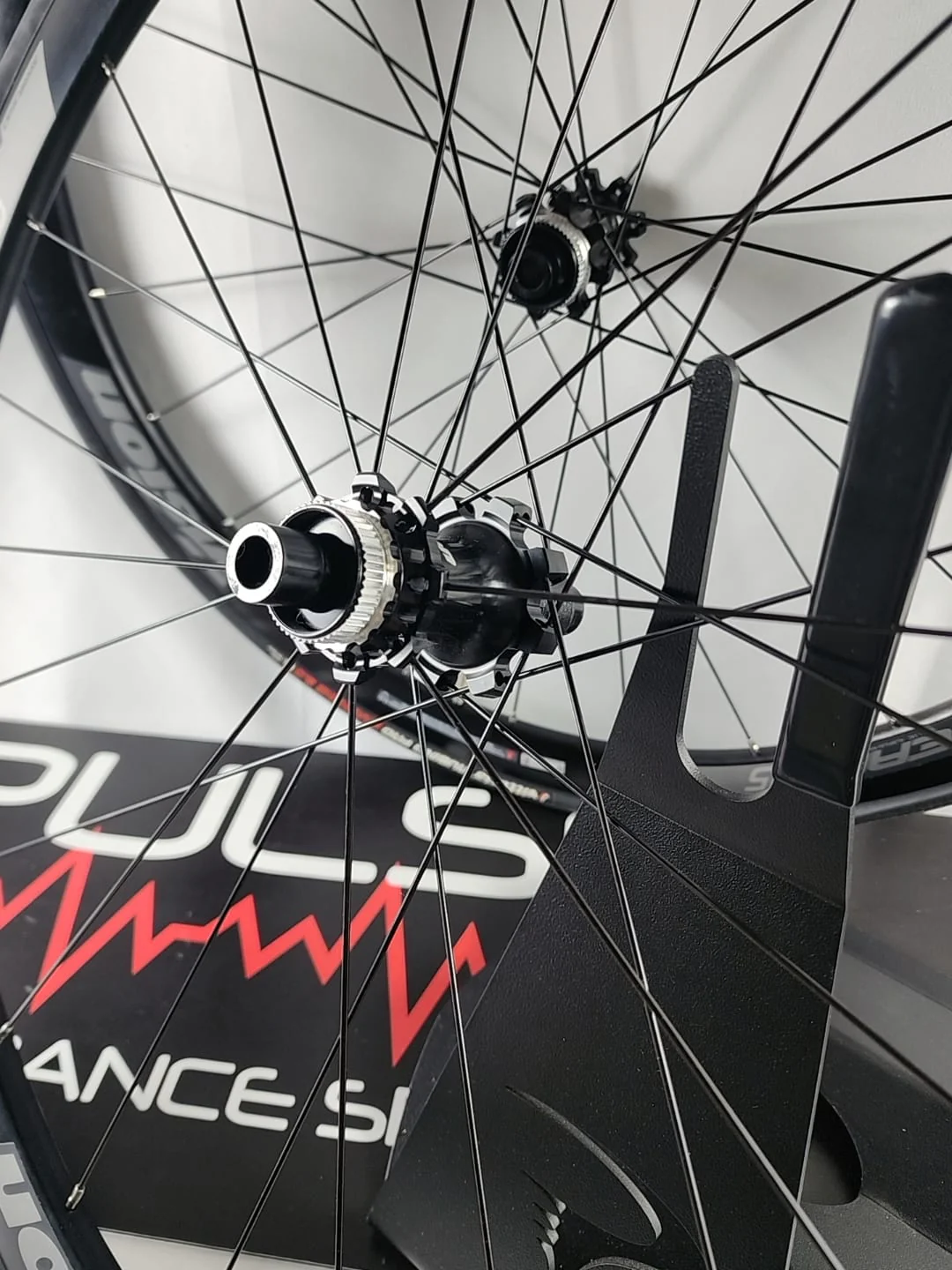 Vision Team 35 Aluminum Disc Brake Wheelset New - Image 7