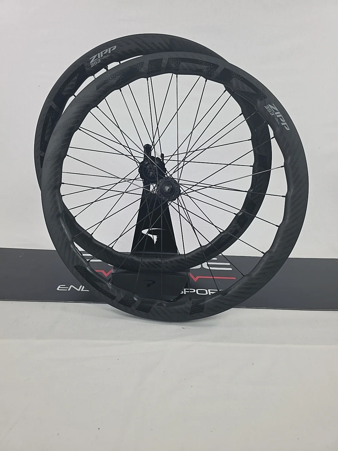 2024 ZIPP 353 NSW Tubeless Disc-Brake Front Wheel - SALE - Image 6