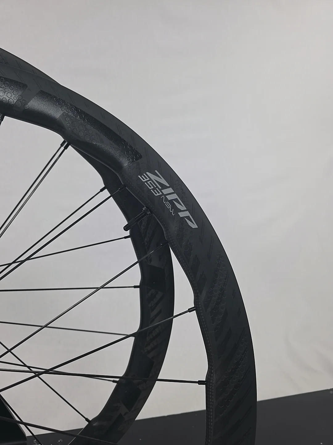 2024 ZIPP 353 NSW Tubeless Disc-Brake Front Wheel - SALE - Image 7